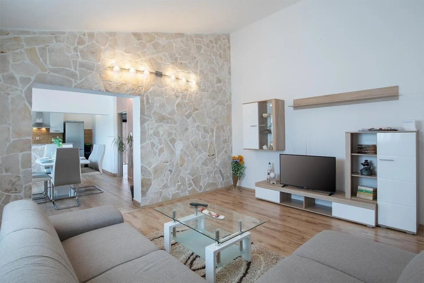 Apartment Ferienwohnung Fuer 6 Personen Ca 92 Qm In Barban, Istrien Bucht Von Rasa